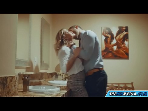 ❤️ Ketika seorang pirang berdada menggoda Anda di toilet umum ❤ Porno vk pada kami id.credit-assorti.ru ️❤
